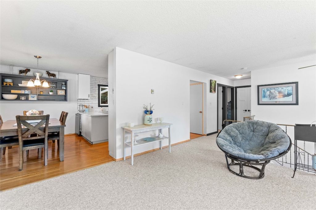 listing image 16517431939752436750