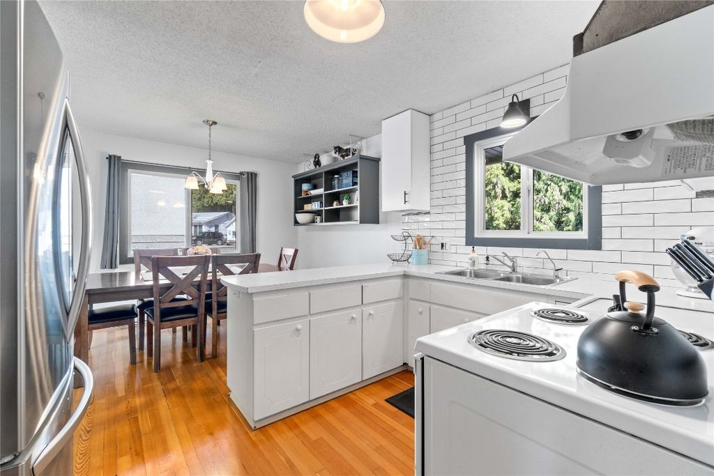 listing image 16518353644935353728