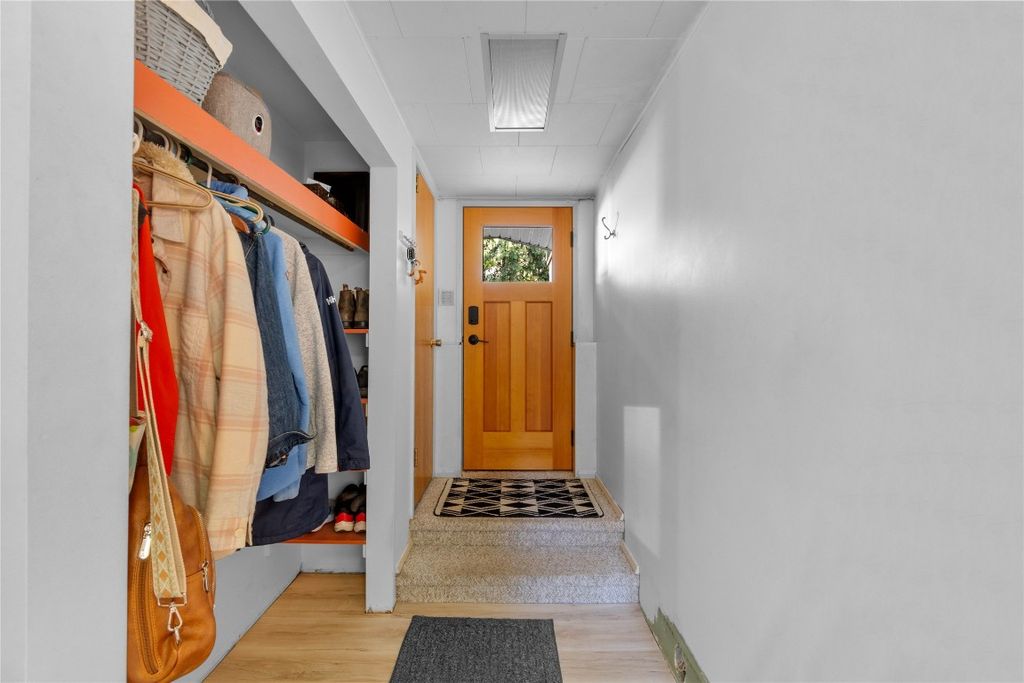 listing image 16517129794700072616