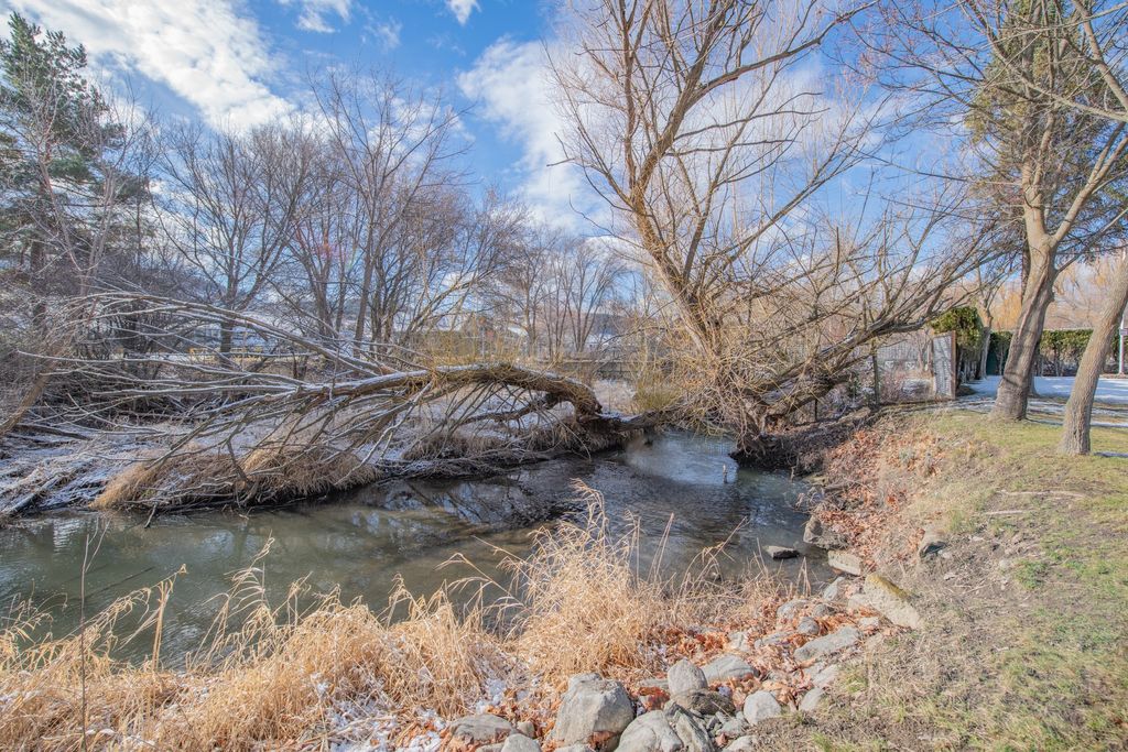 listing image 16519035289088308719