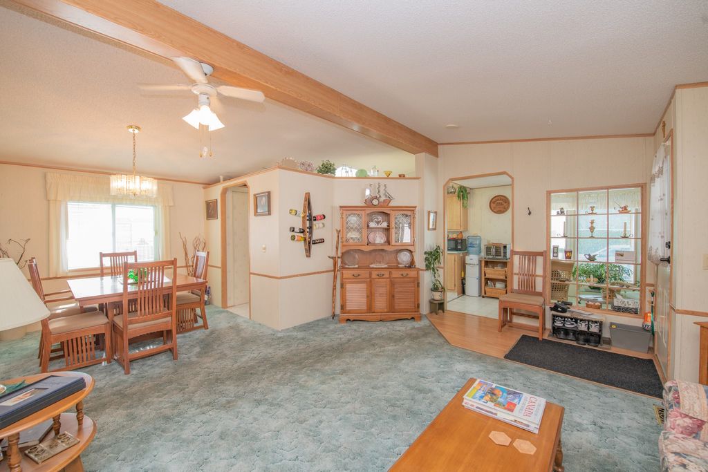 listing image 16518153872234733272