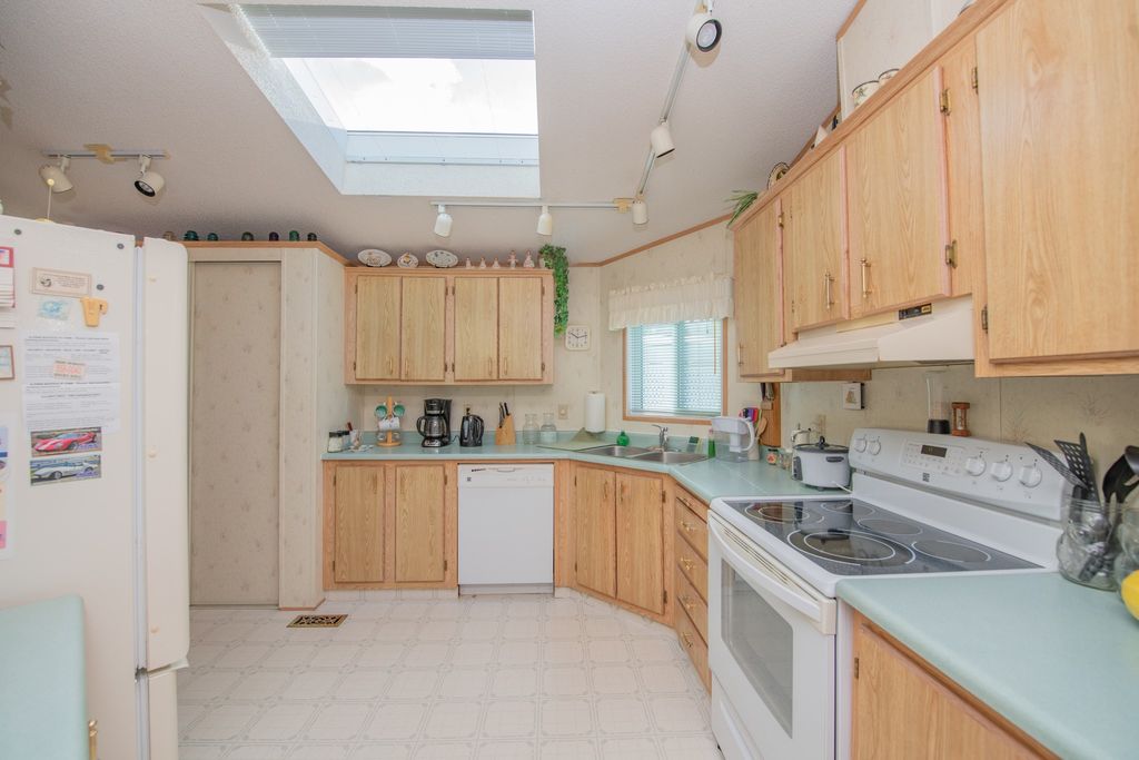 listing image 16519441951935530258