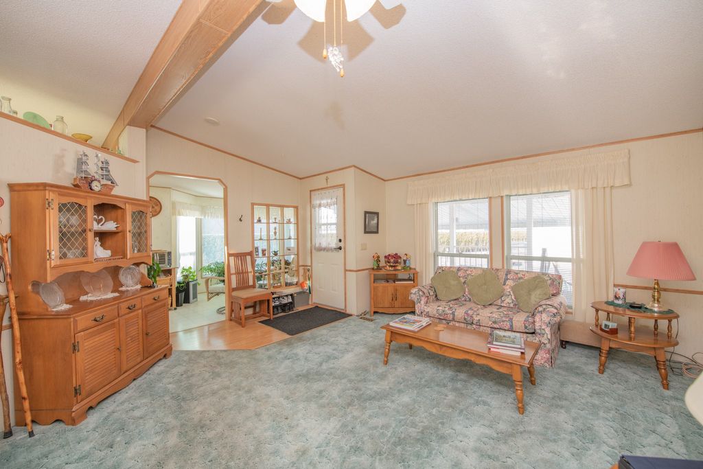 listing image 16515031818892051616