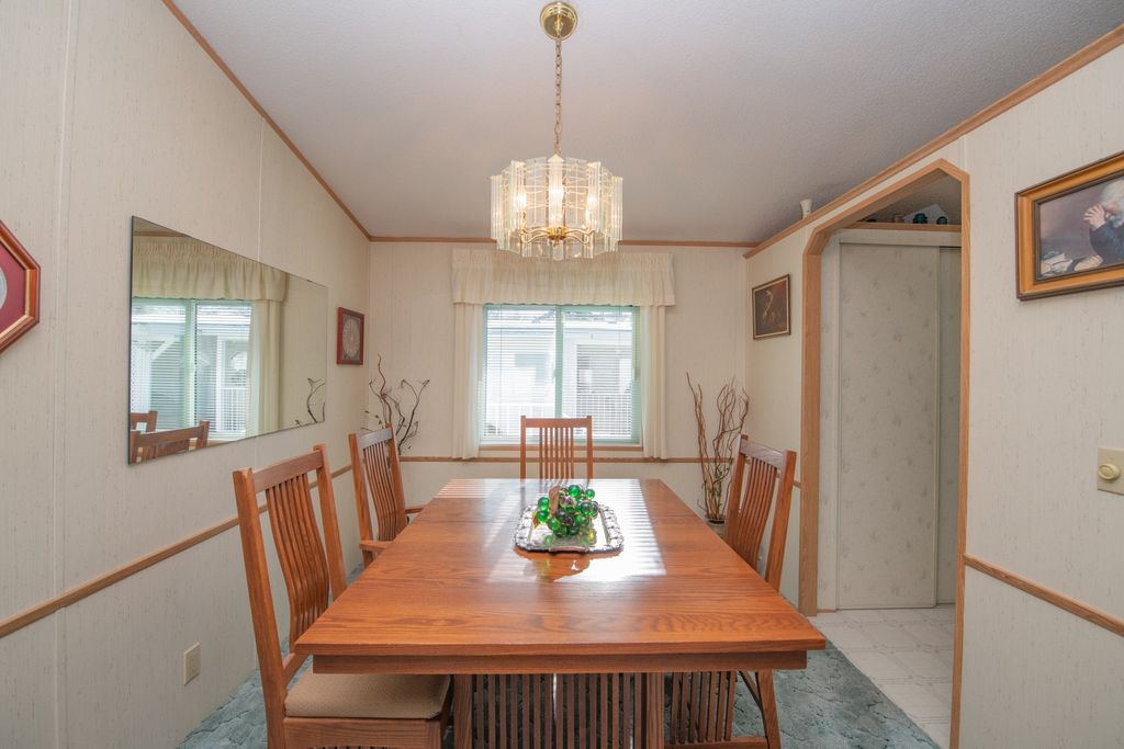 listing image 16513229995337721418