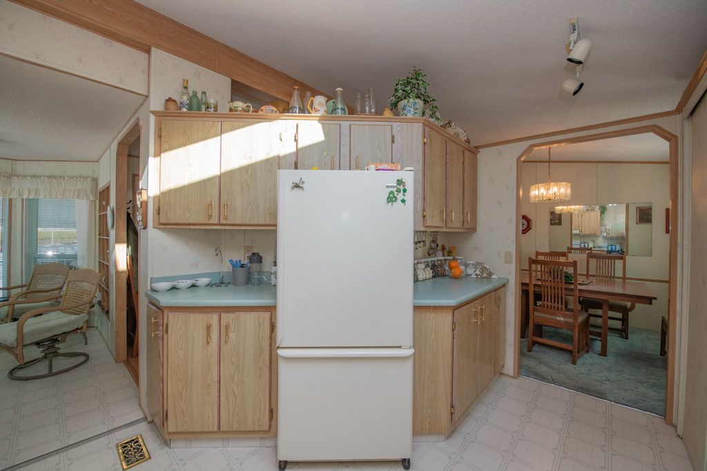 listing image 16516648301004021551