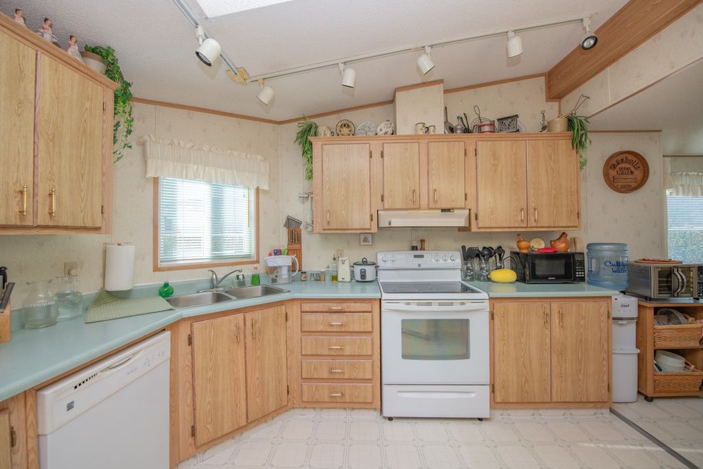 listing image 16516474924822139546