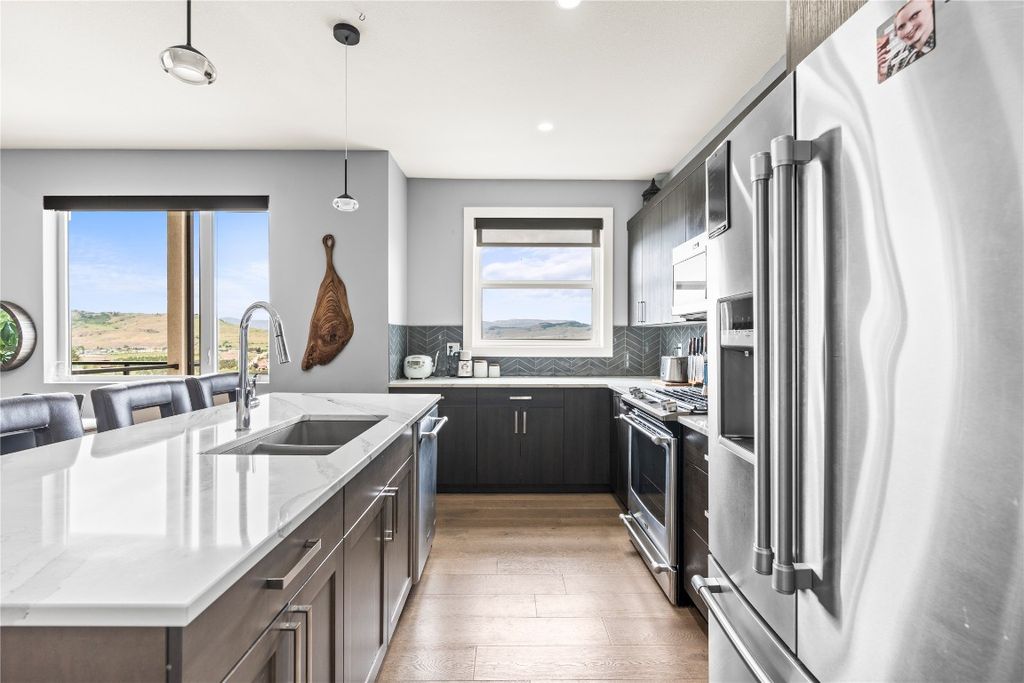 listing image 16512530875907412702