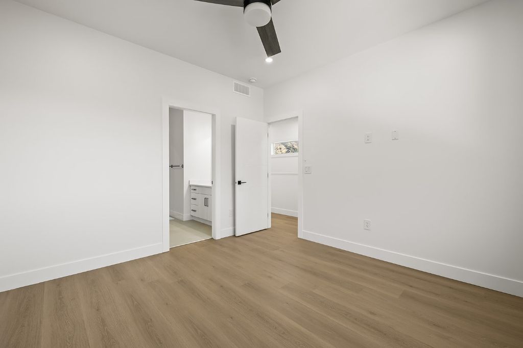 listing image 16515849317509804300