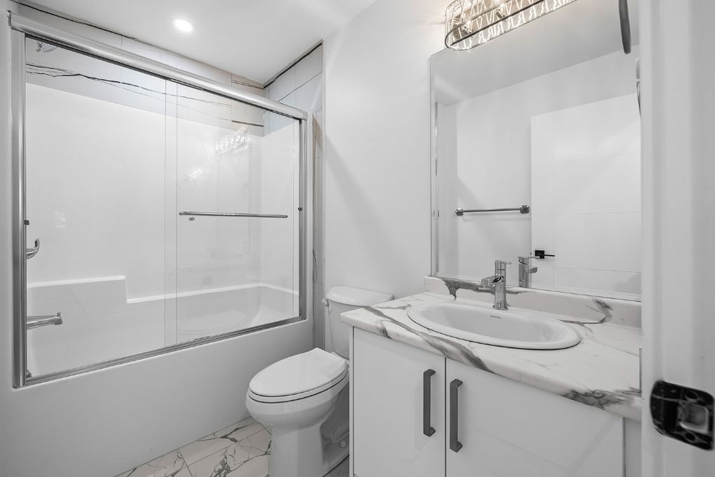 listing image 16512115083632594721