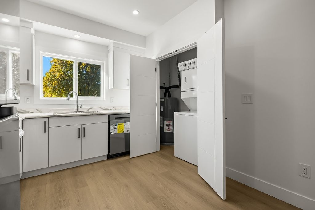 listing image 16512196583746431580