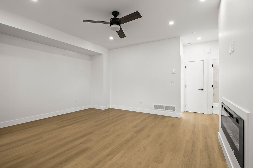 listing image 16514087580651824108