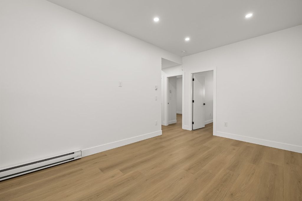 listing image 16511116908321072806