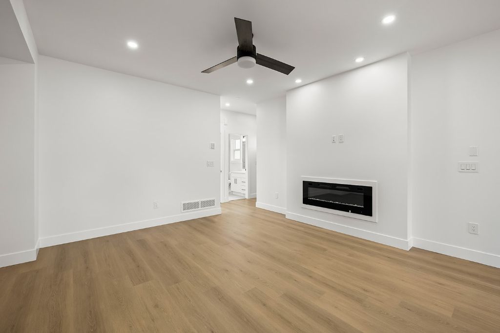 listing image 16513126683094114691