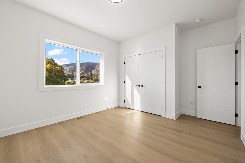 listing image 16518890158093057102