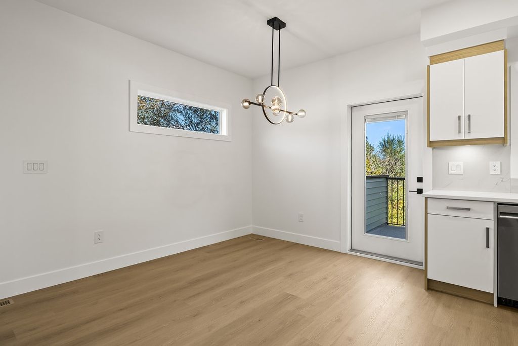 listing image 16514746820082876434