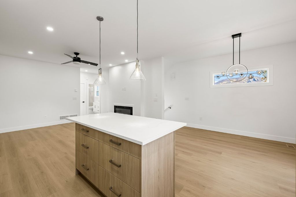 listing image 16512750147765061878