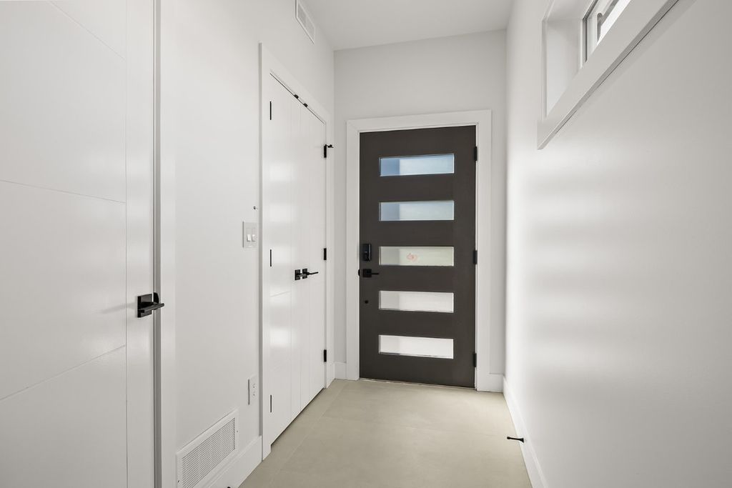 listing image 16514318771665379205