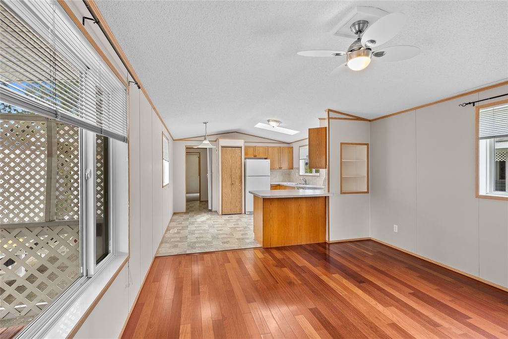 listing image 16518446889338130585