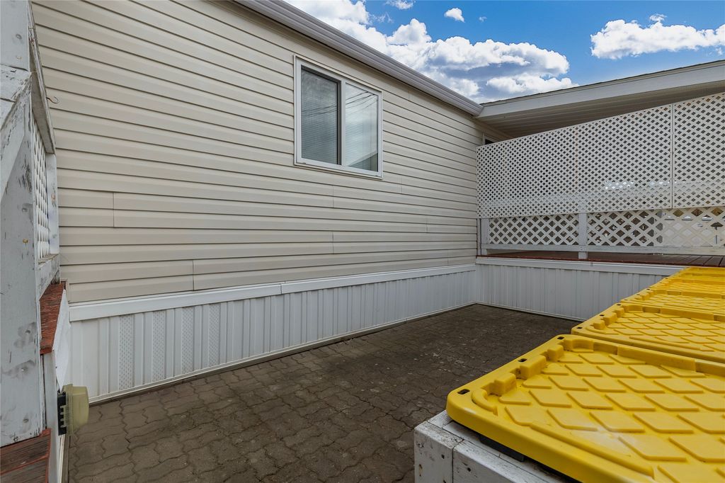 listing image 16516429752379427576