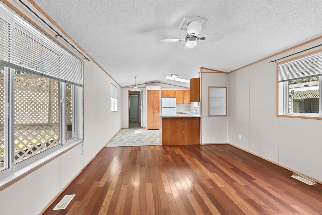 listing image 16514671478530407432