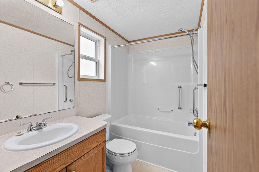 listing image 16516477080916931962