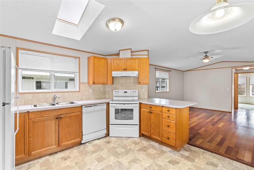 listing image 16510935632864818230