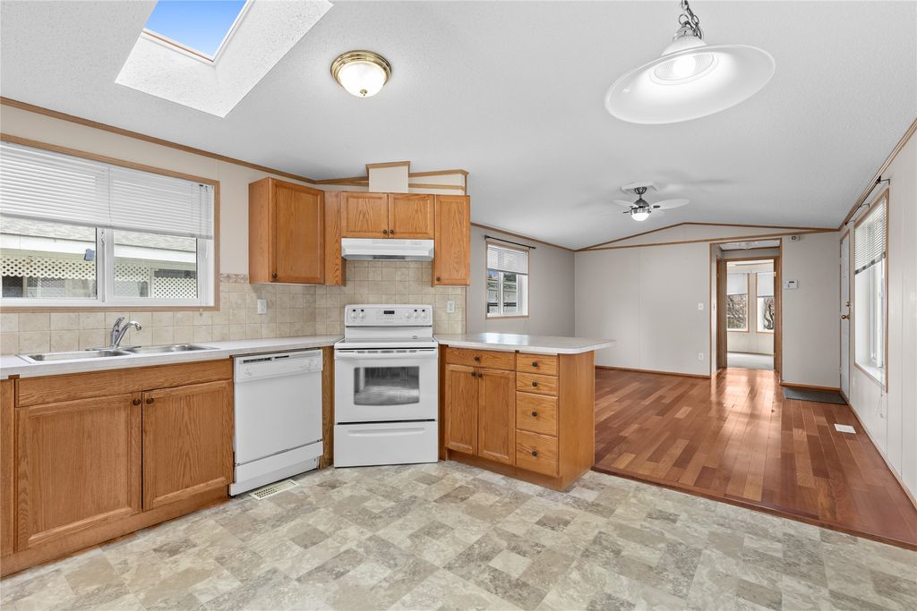 listing image 16510765585843139136