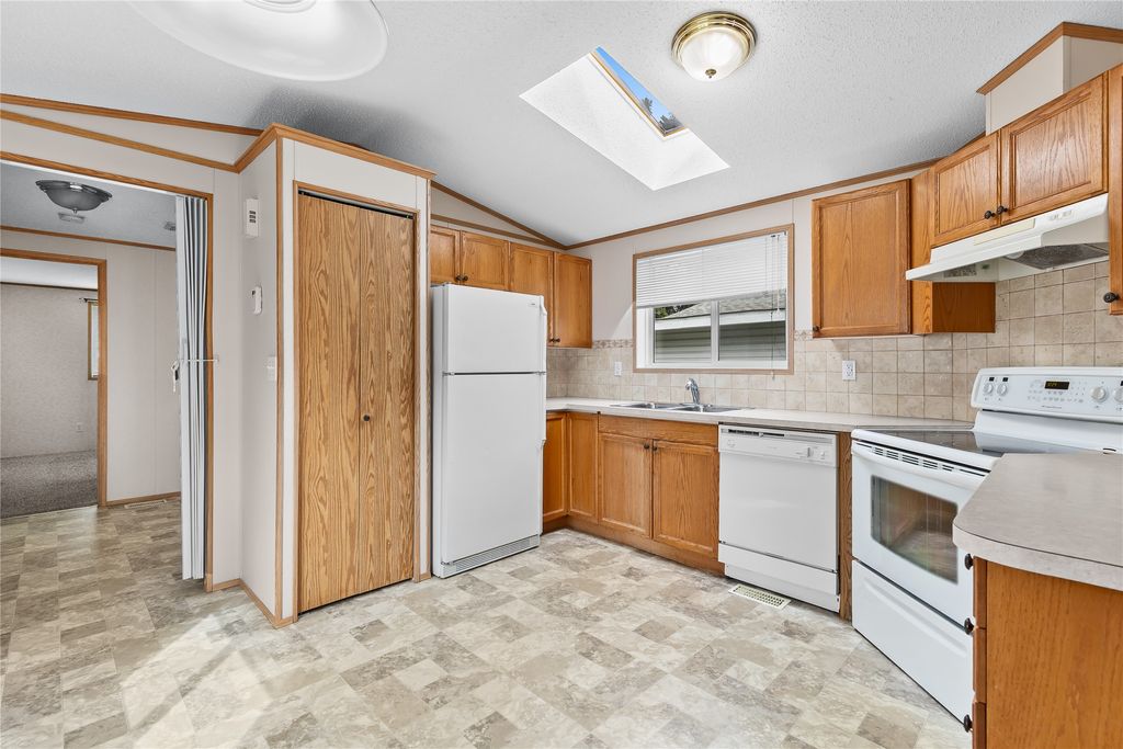 listing image 16513576945520865628