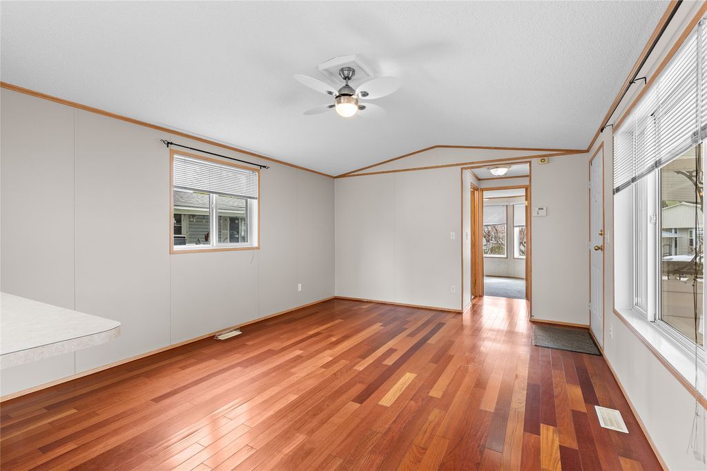 listing image 16516241773052302132