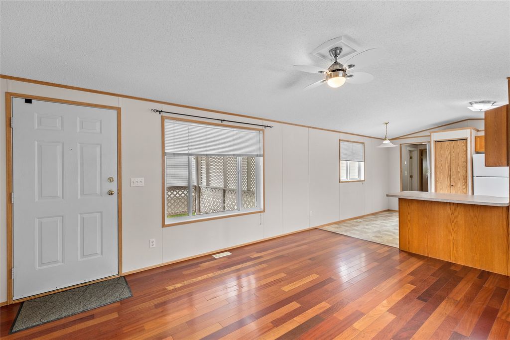 listing image 16518434622461242917