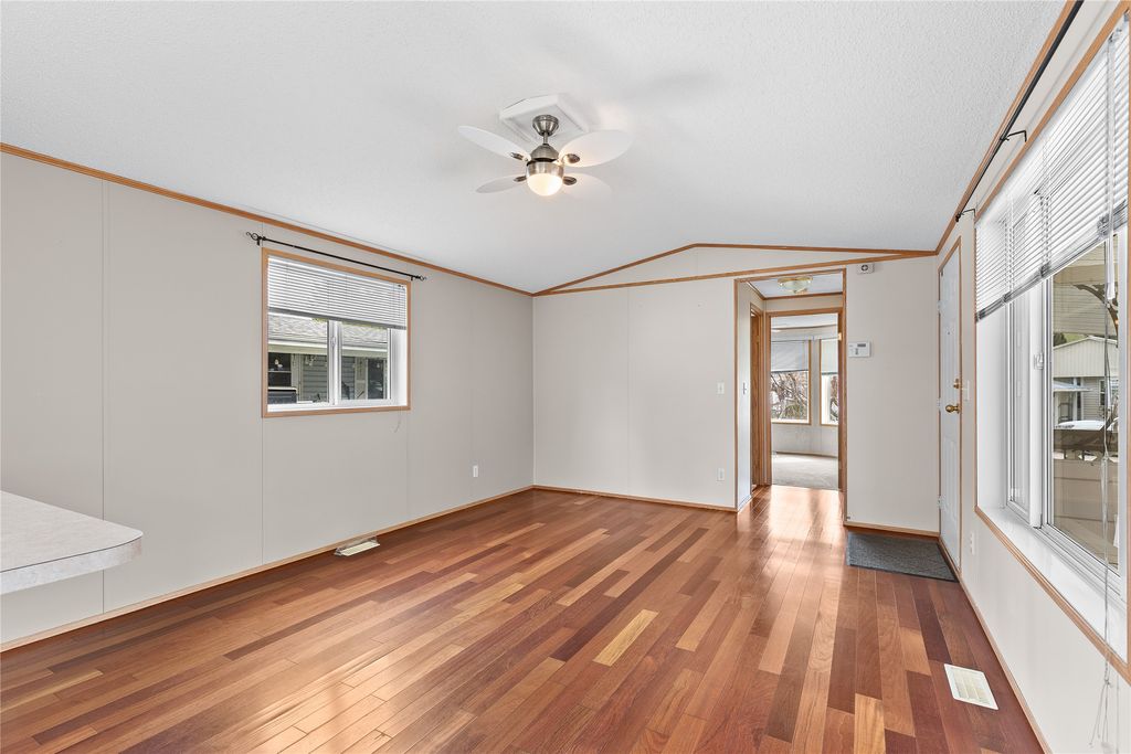 listing image 16513859210226115868