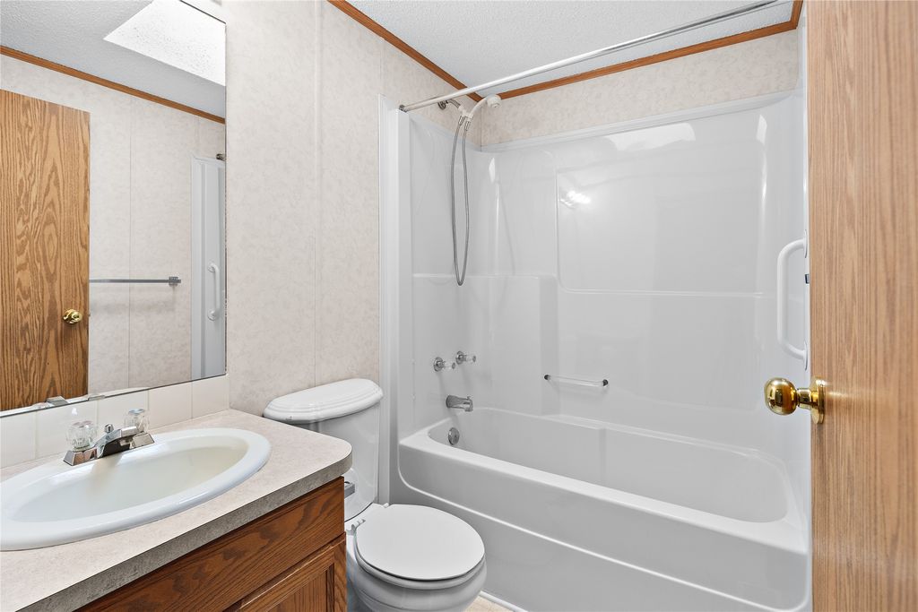 listing image 16518842016659379168