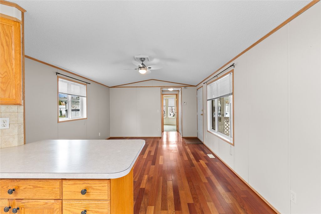 listing image 16513724123636192445