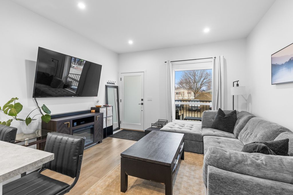 listing image 16510100158318527376