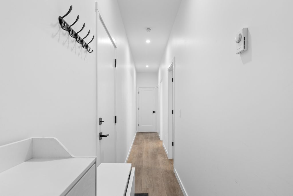 listing image 16519246043229535613