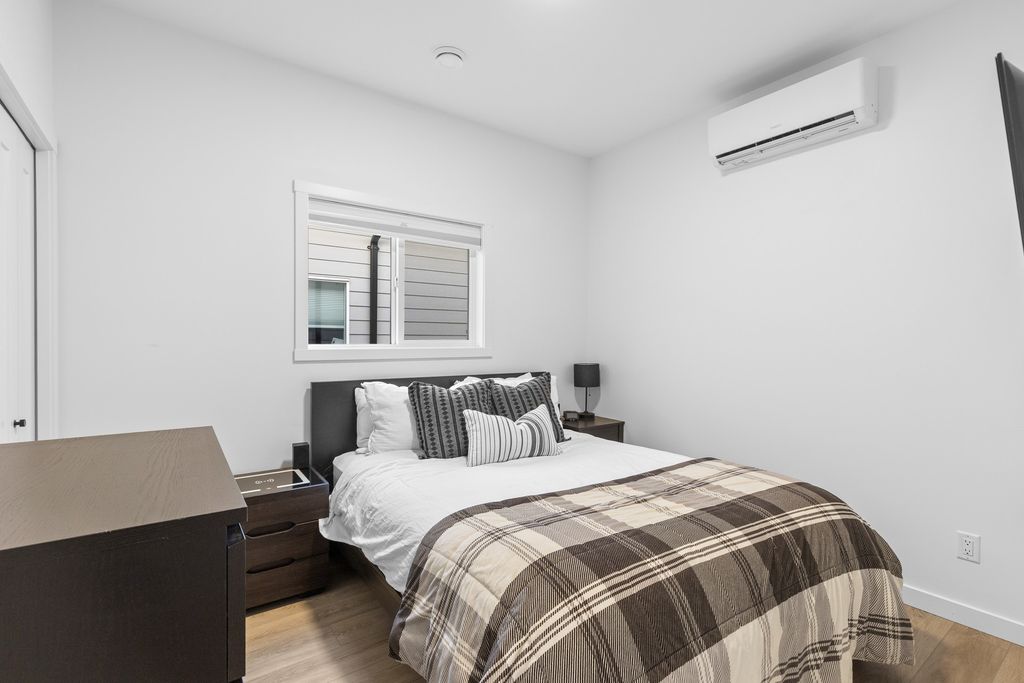 listing image 16512021536565435328