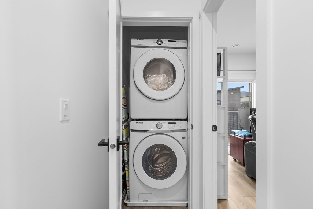 listing image 16515990783001000294