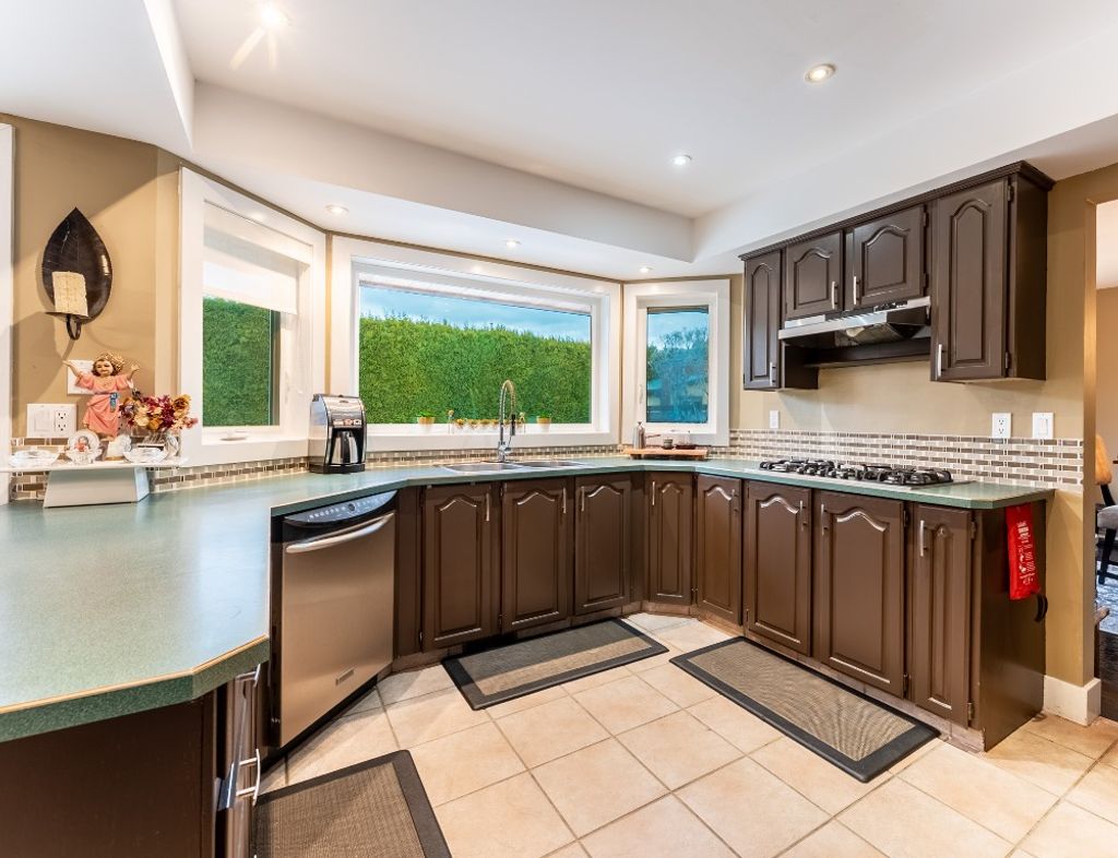 listing image 16517915361162431410