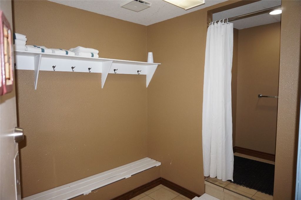 listing image 16514687695455732895