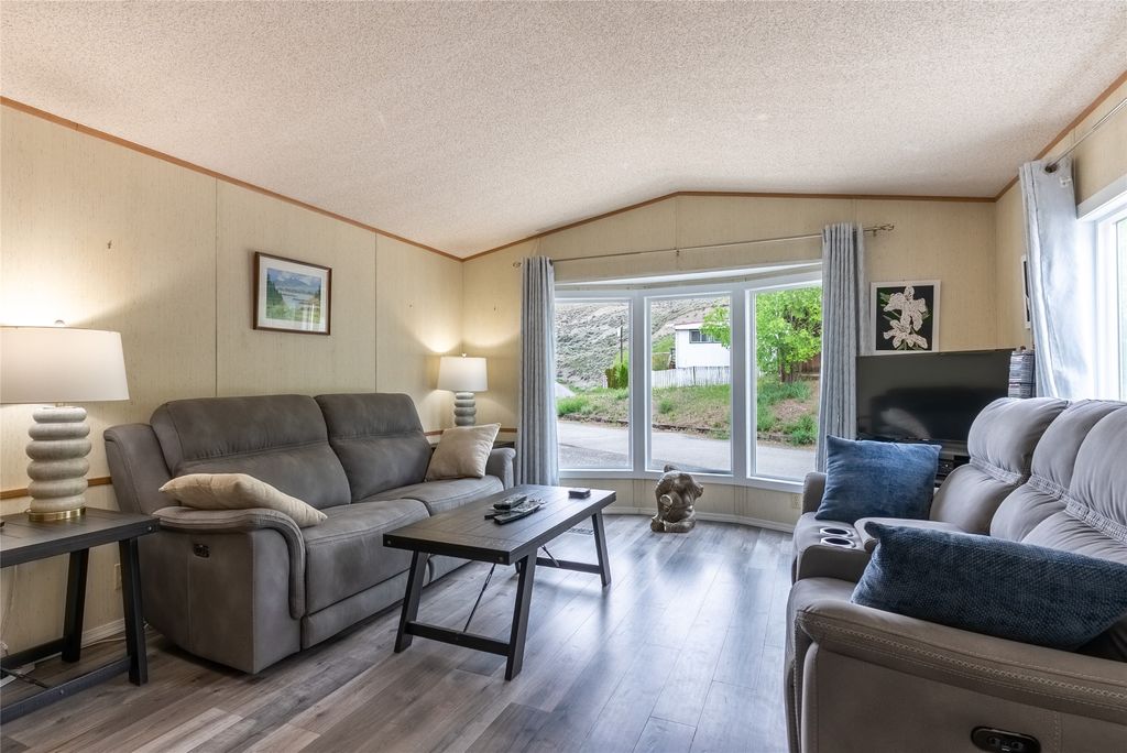 listing image 16518823380357349333