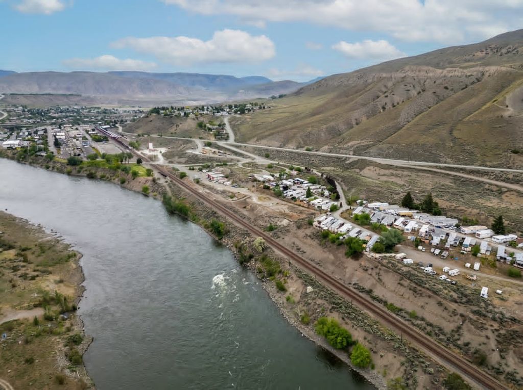 listing image 16516646087522161352