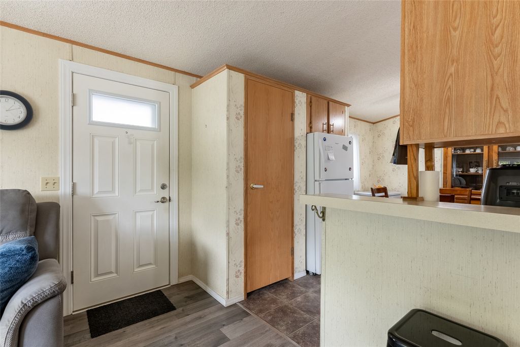 listing image 16515328790875105898