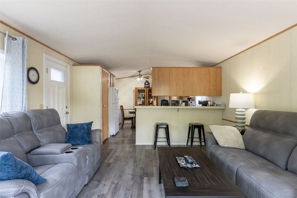 listing image 16511955685786460241