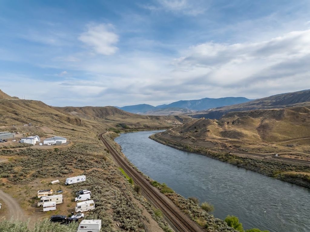 listing image 16513144923471234139