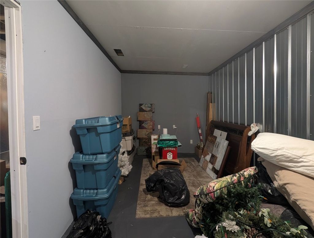 listing image 16513175585166429561