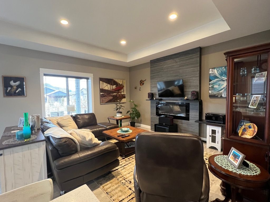 listing image 16513075058522523316