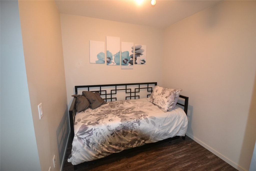 listing image 16512825231573016062