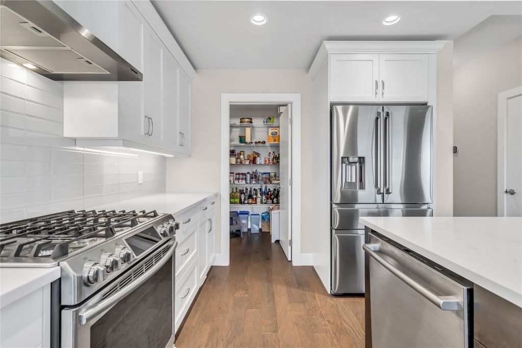 listing image 16518074801925429336