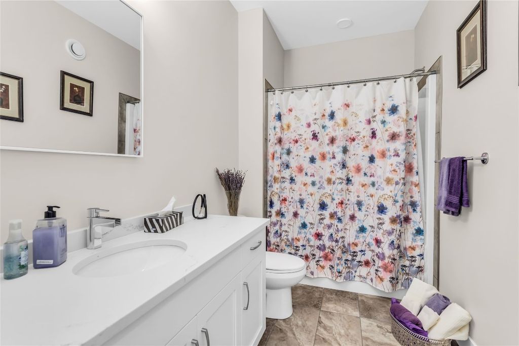 listing image 16510100098053495616