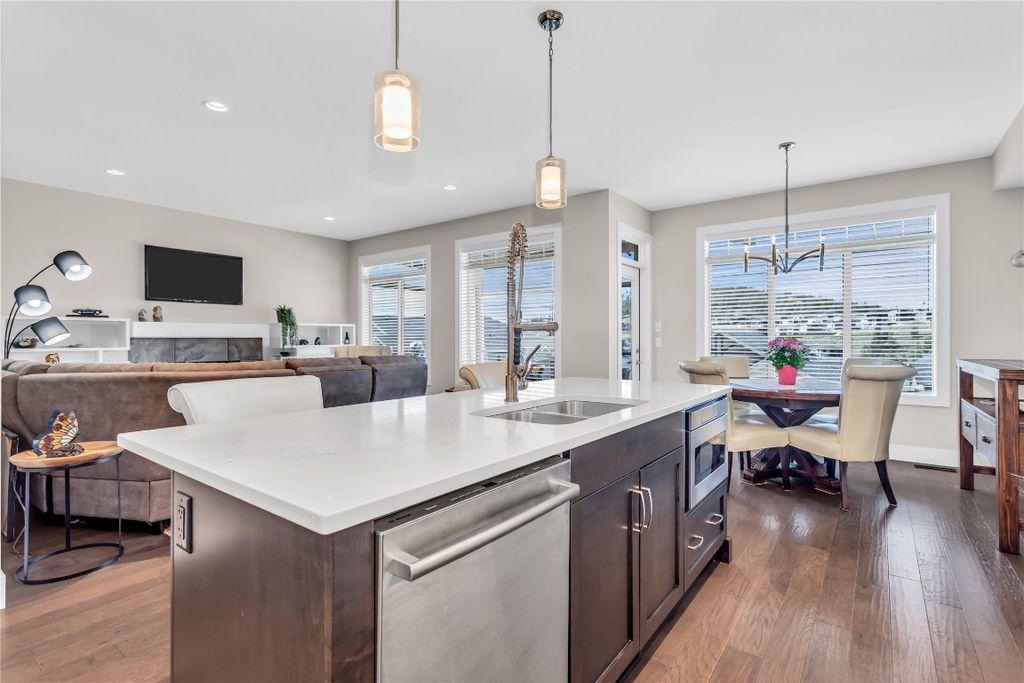 listing image 16516204434047453959